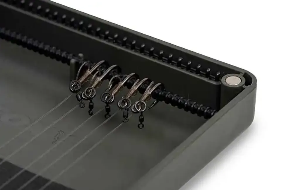 FOX Carp Edges Large Rig and Disc Box inc 50 Pins 7 Discs